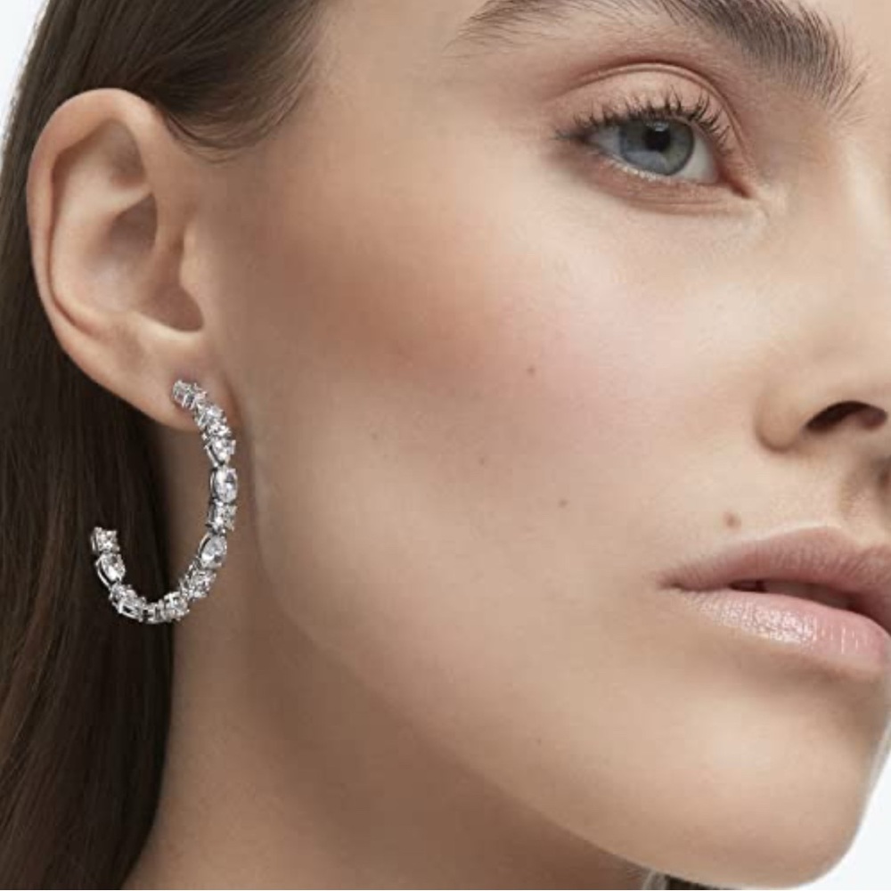 Swarovski Tennis Deluxe hoop earrings
Mixed crystals cut, White, Rhodium plated